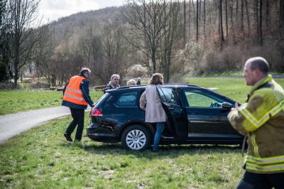 Nuertingen: Taelesbahn verliert ca. 250 Liter Diesel auf 500 Meter Laenge - Reisende muessen auf der Wiese aussteigen